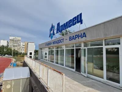Стадион Младост