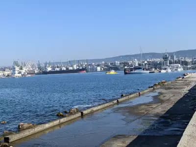 Морски фар Варна