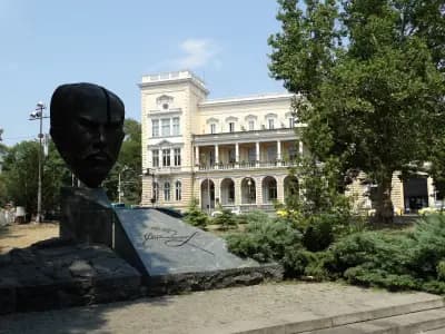 Паметник на Стефан Стамболов