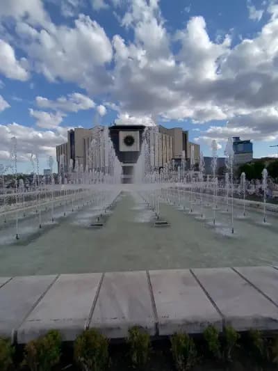Каскадните фонтаните пред НДК