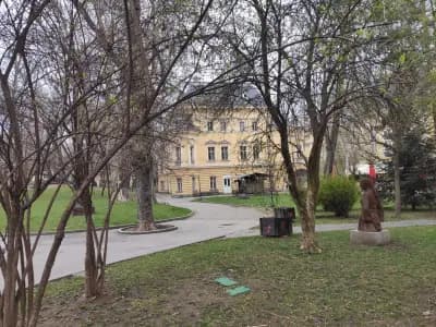 Царски дворец