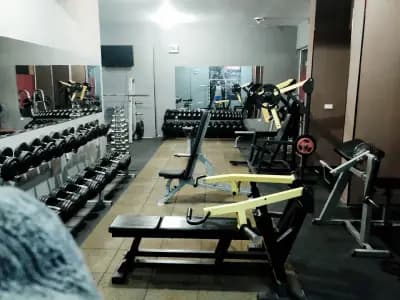 Фитнес център Макс
