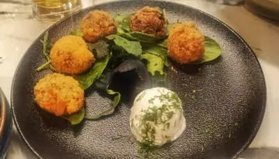 B53 Cocktail Bar & Dinner