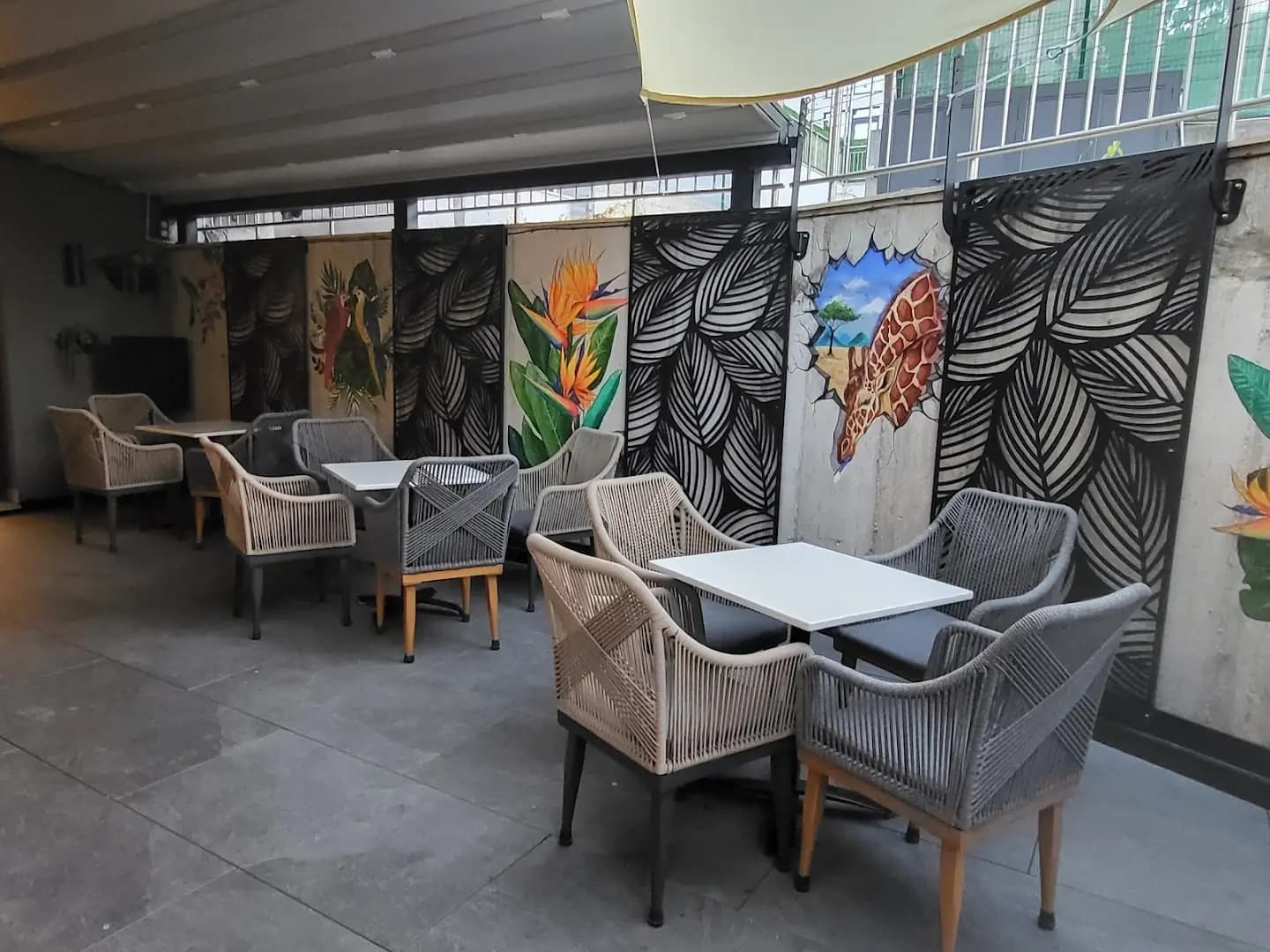 B53 Cocktail Bar & Dinner
