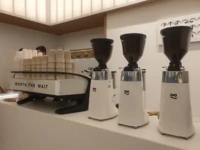 LATE Café & Roastery