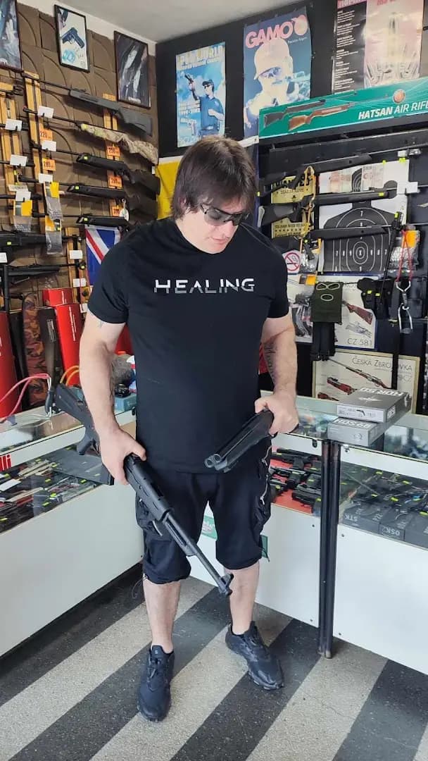 Оръжеен магазин,,таргет-22"еоод
