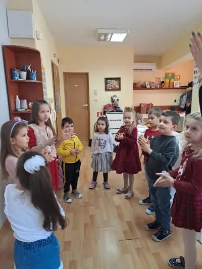 Езиков център YOPA Language School