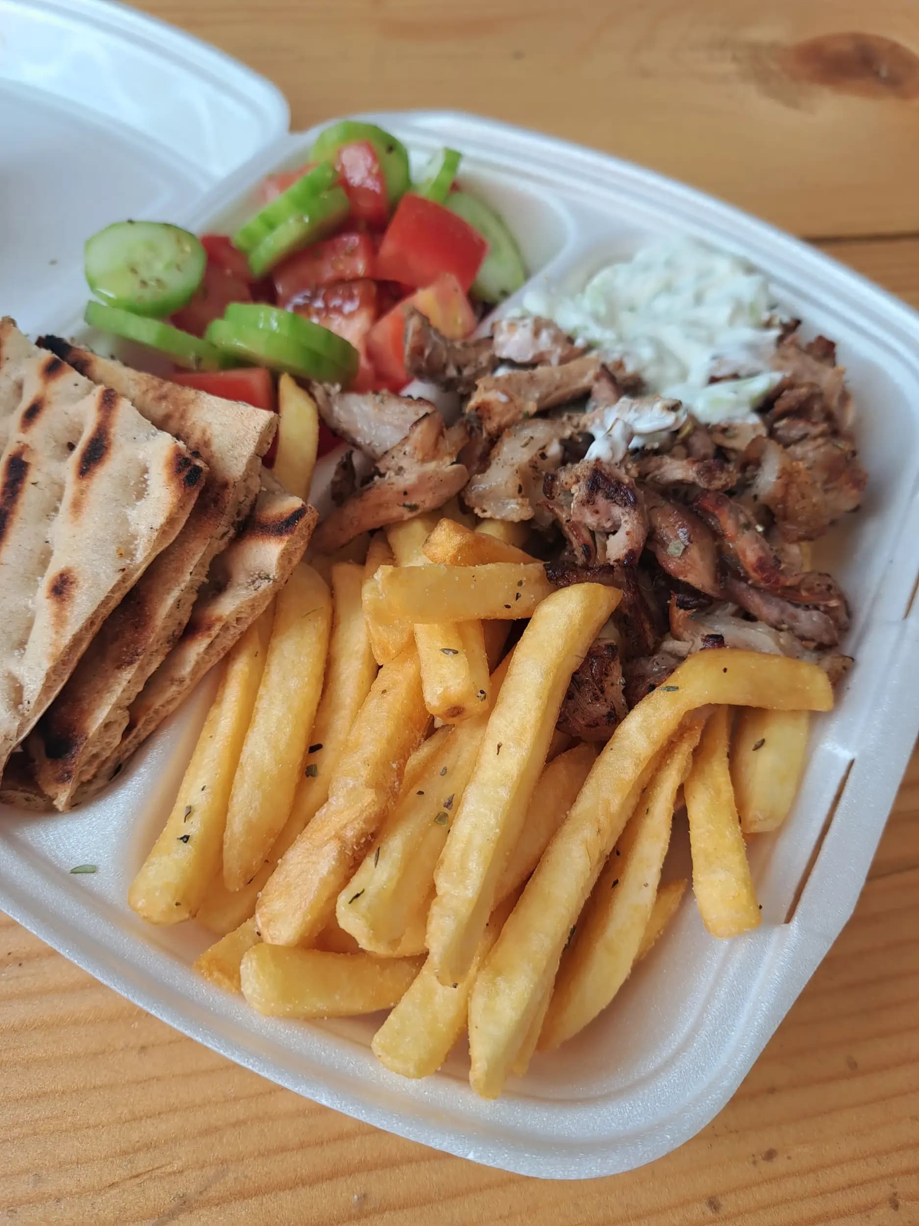 Mr.Gyros Гирос доставки, бургери, порции Гирос, салати. Доставка в цяла София.