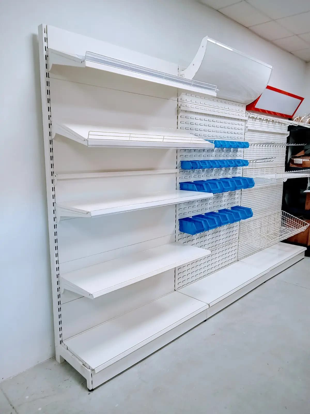 Стелажи - Оборудване за магазини Shelves.bg