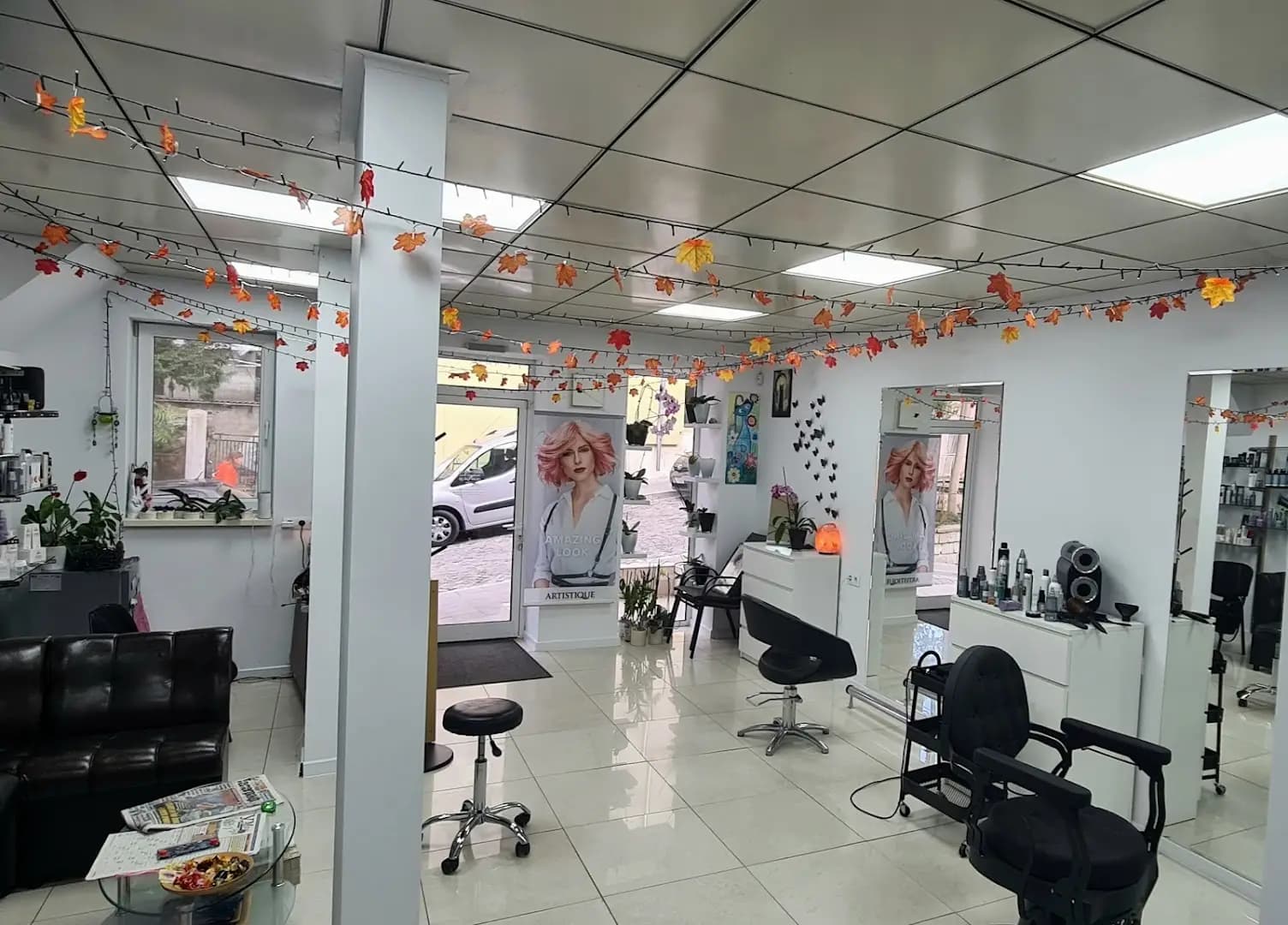 V Style - Hair Studio ShumenІ Фризьорски салон І Шумен І Подстригване І Обезцветяване І Боядисване І Оформяне на брада