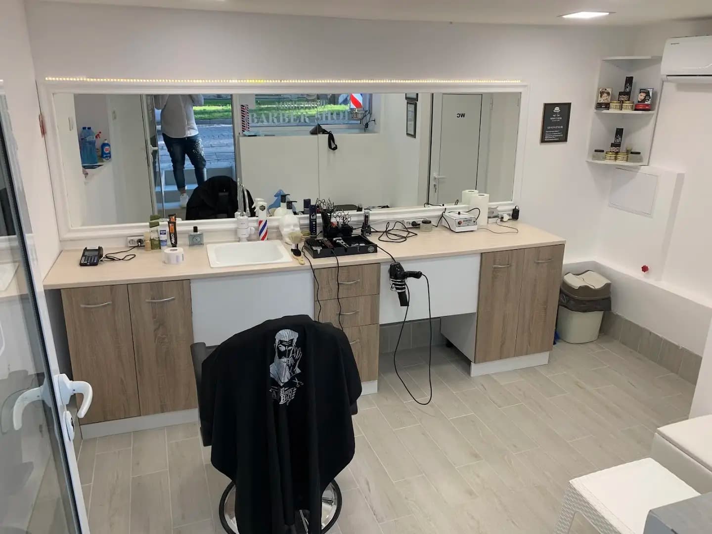 Moustache BARBER SHOP