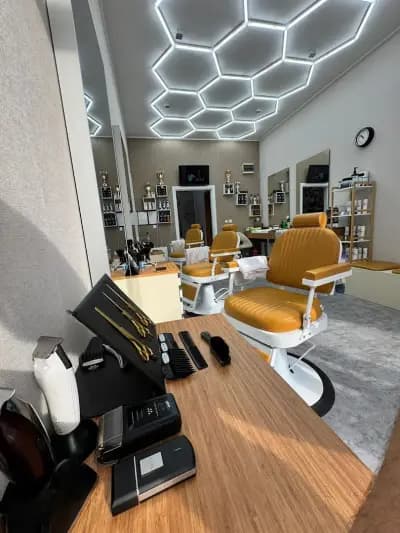 SHANI BYSTROV - BARBER