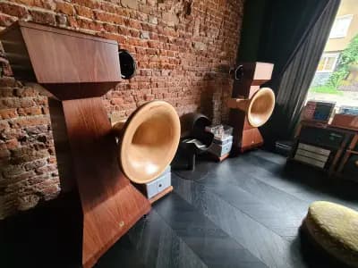 Ж Jazz Room
