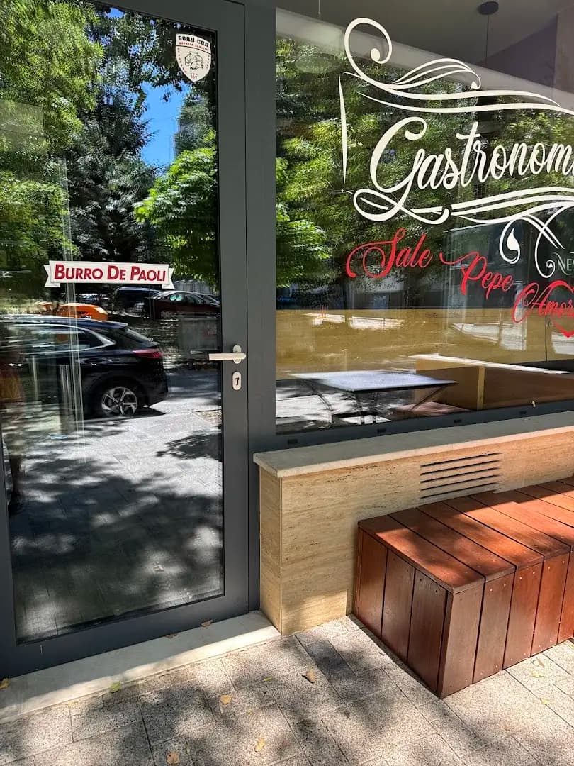 Кулинарен магазин "Gastronomia Sale, Pepe, Amore"