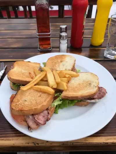 ALEX'S PUB MALINA