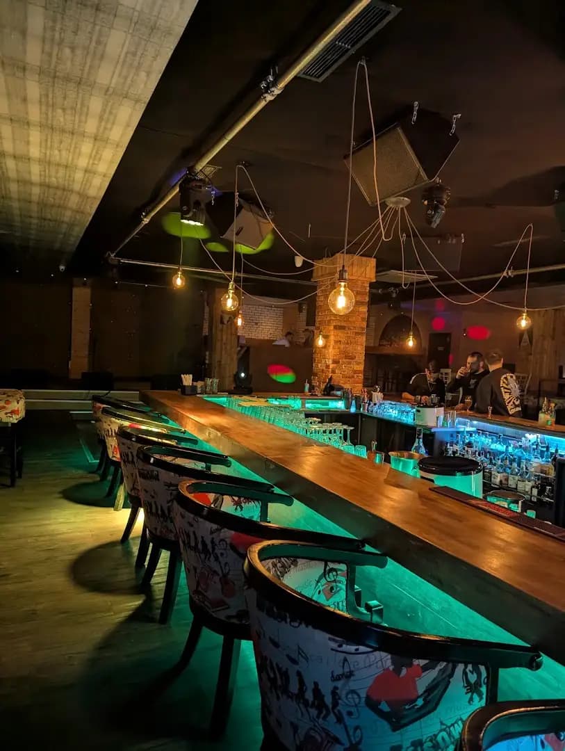 5th Avenue Club