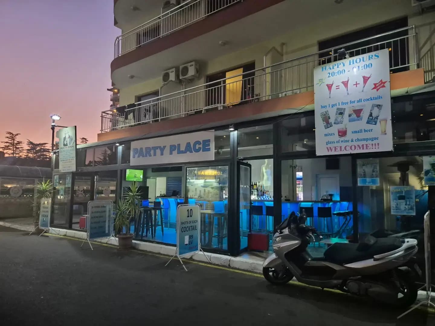 Karaoke bar Party Place