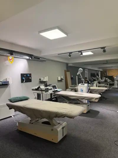 Медицински център “Academica Physio ”