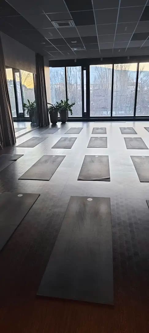Yoga Vibe NV tower