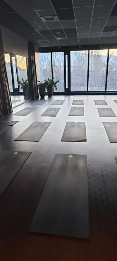Yoga Vibe NV tower