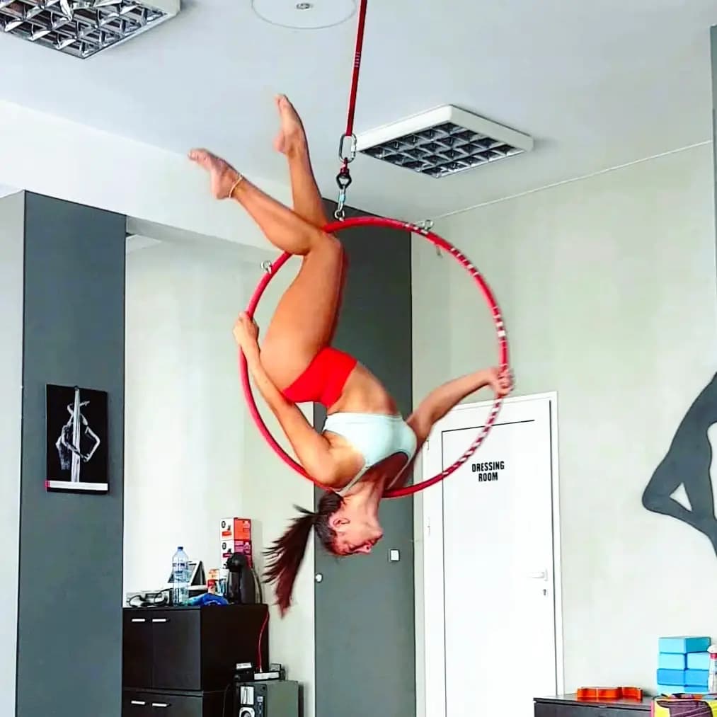 Sky Pole Desy Stefanova