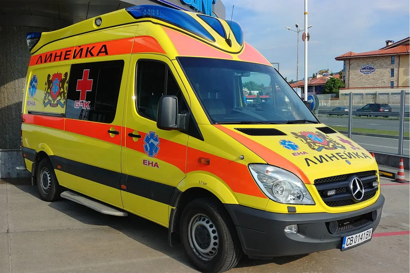 Частна линейка в София, страната и чужбина - ЕНА първа помощ на телефон *1111