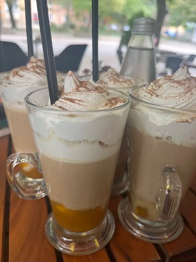 LUNA bar coffee lunch shisha & good mood