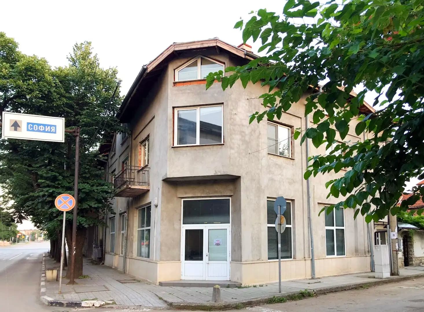 Corner house apartment