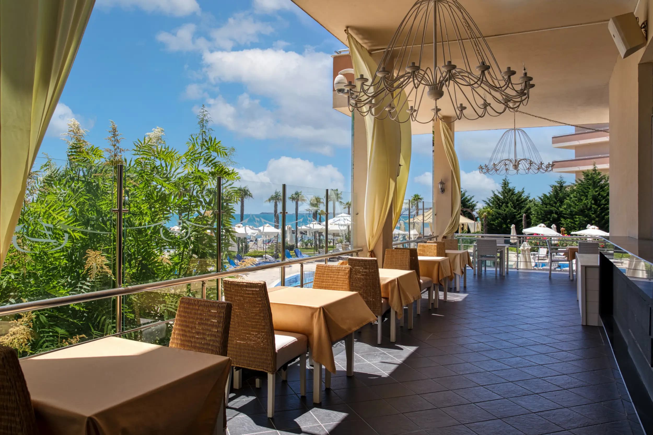 Sandy Bay Hotel