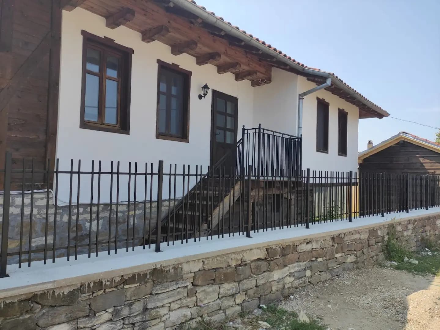 Двете къщи, с. Буйновци - The Two Houses, Buynovtsi village
