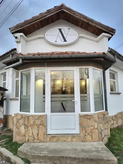 Къща за гости-Парти зала "AVENUE HOUSE" град Крън