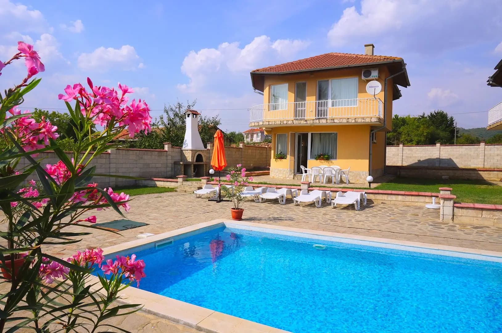 Вили Деймиан и Тони до Албена - Villas Damian and Toni close to Albena