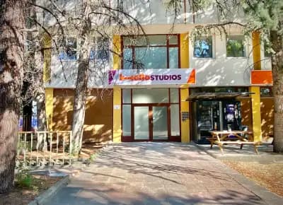 Hello Studios - Студиа за нощувки