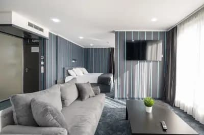 Hotel Boutique 5 - Free parking - Free breakfast - Free internet - EVSE