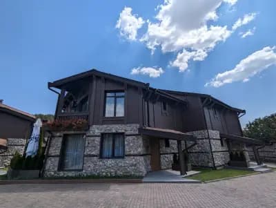 V Chalet Residence