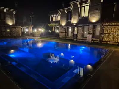 V Chalet Residence