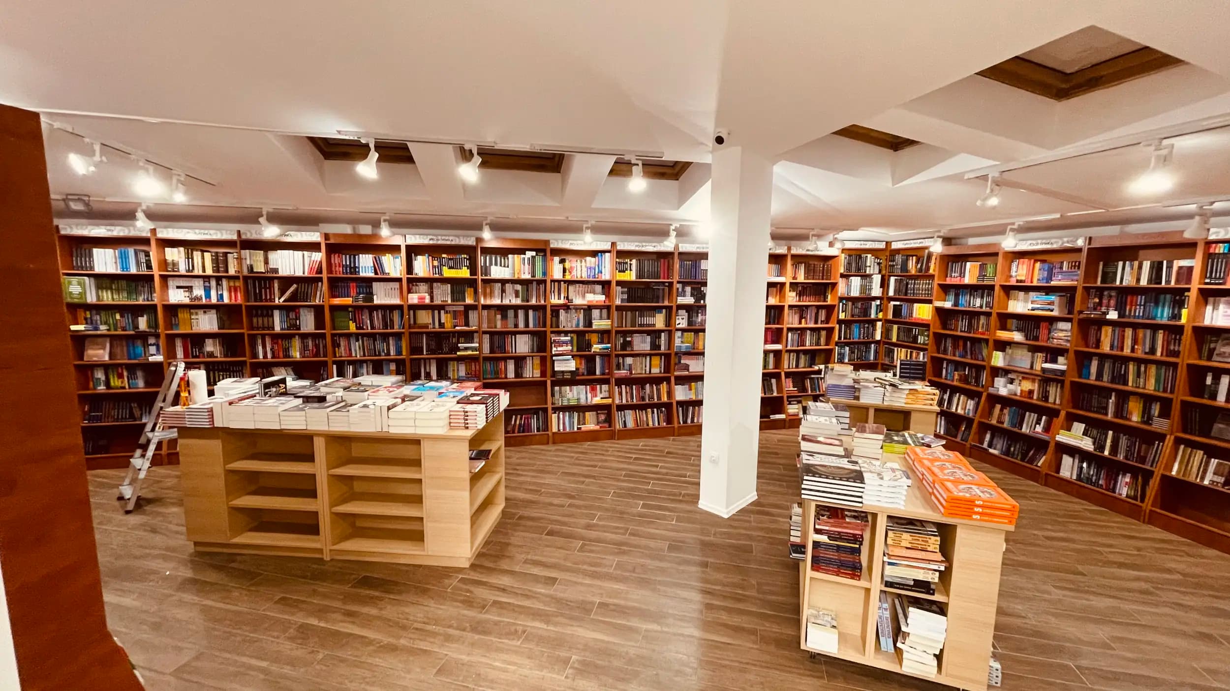 КНИЖАРНИЦА CIELA - Граф Игнатиев 18