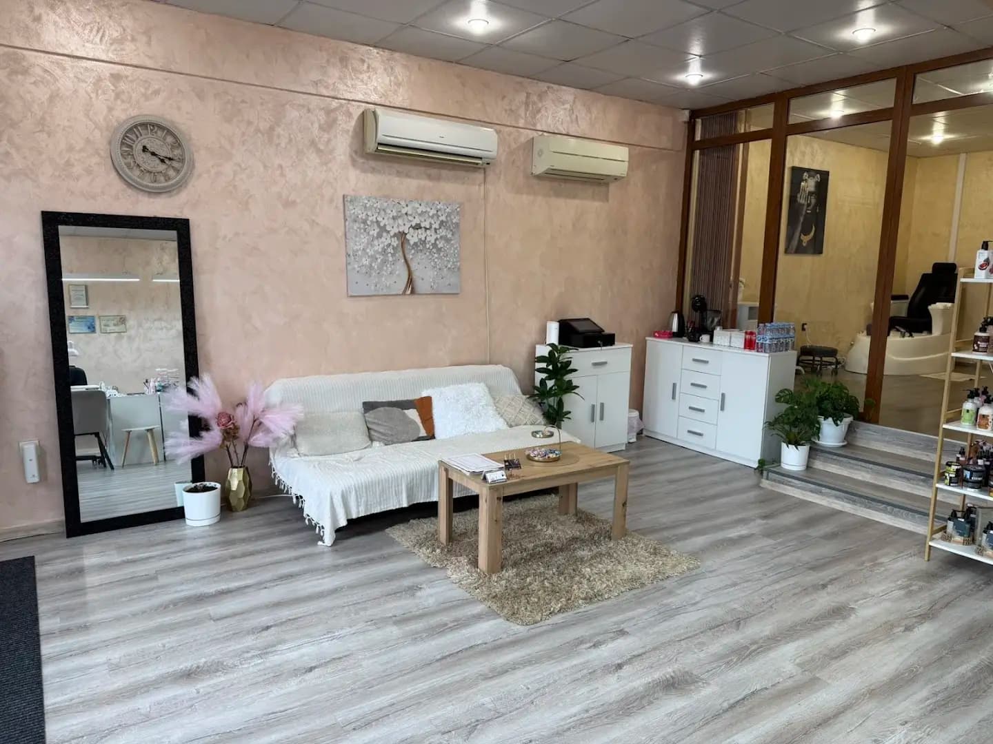 MYSI NAILS - Салон за красота