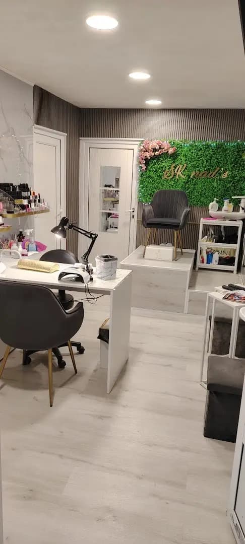 Студио за маникюр и педикюр SK nail's