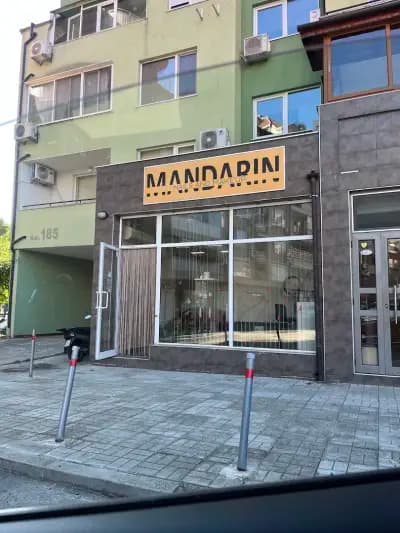 Mandarin nails and makeup