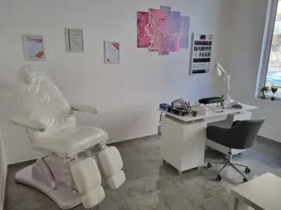 HH nails salon
