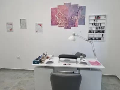 HH nails salon