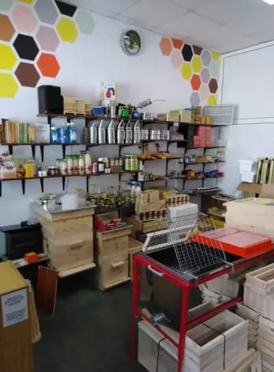 Пчеларски магазин Мая | Пчелни продукти Севлиево | Пчелен мед | Пчелни отводки | Пчеларски инвентар | Пчелни майки