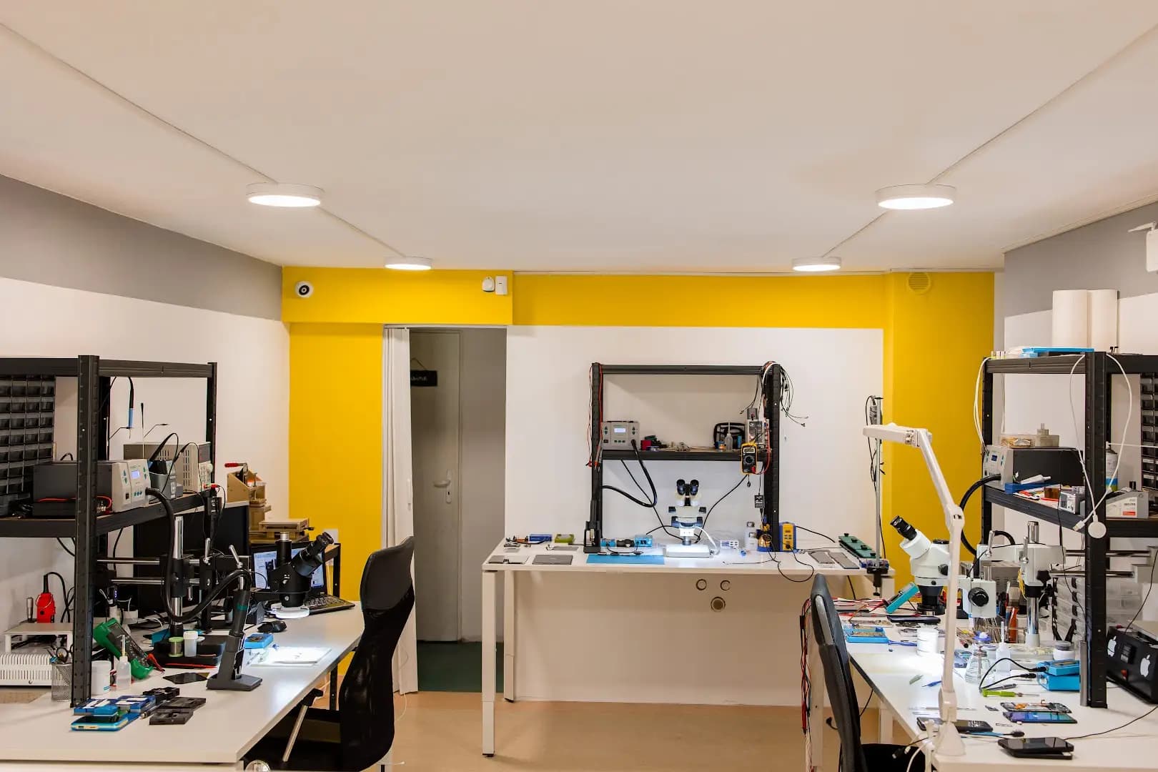 Phone Repair Hub - сервиз за телефони, таблети и лаптопи - кв. Левски