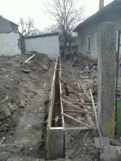Ремонт на покриви (К. Костов)/ Тенекеджийски услуги/ Навеси/ Пренареждане на керемиди