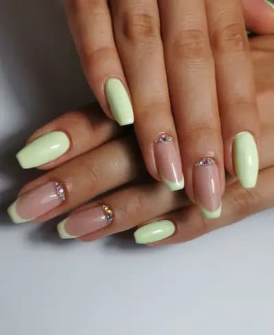 Beauty Studio Deny Nails Designer | Студио за маникюр и педикюр Троян