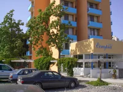 Хотел “Естреа“