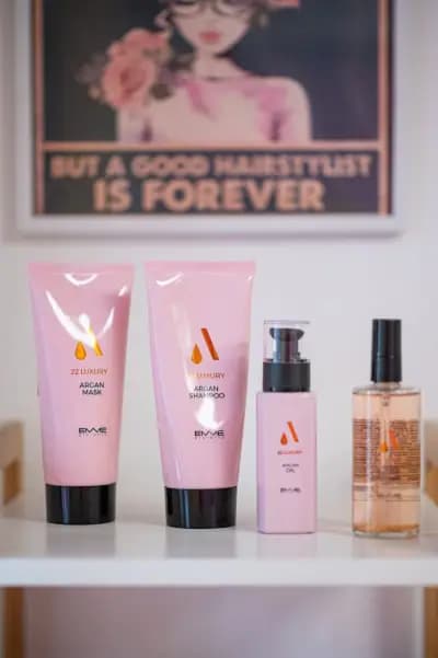Hair and nails studio Pink