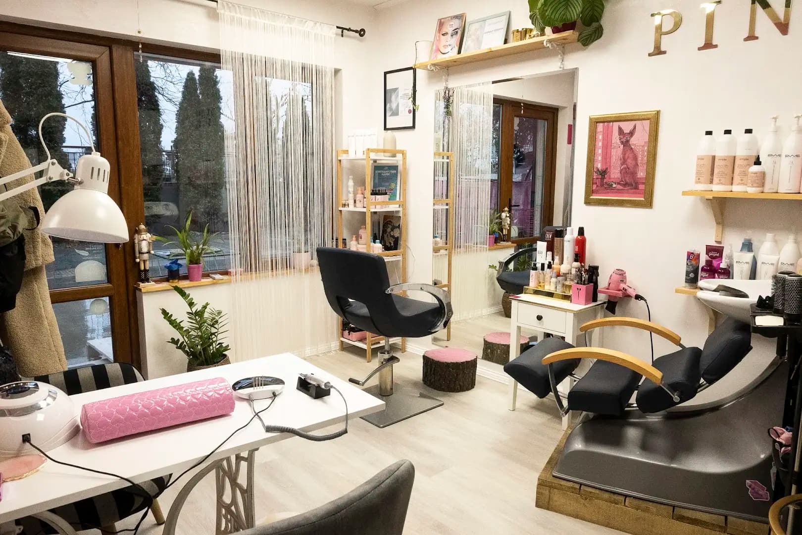Hair and nails studio Pink