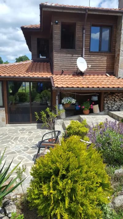 ''Three oaks'' Guest house